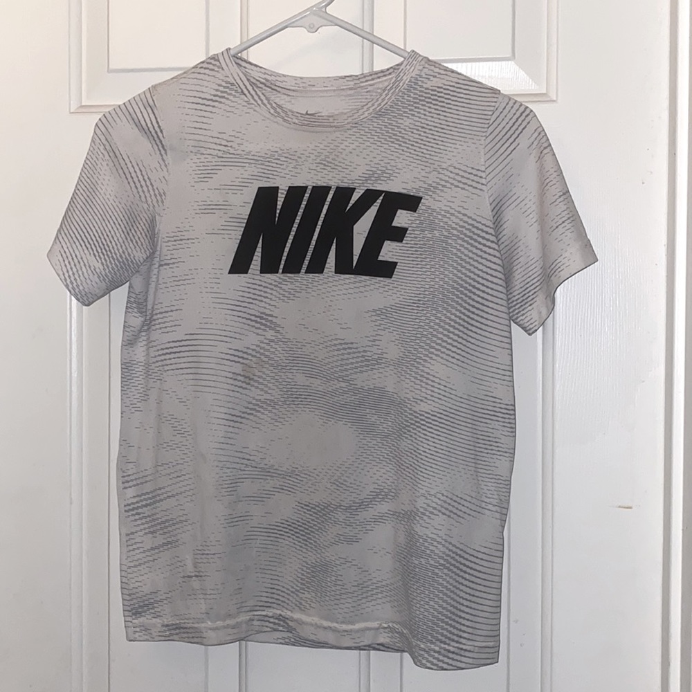 Nike boy’s top
